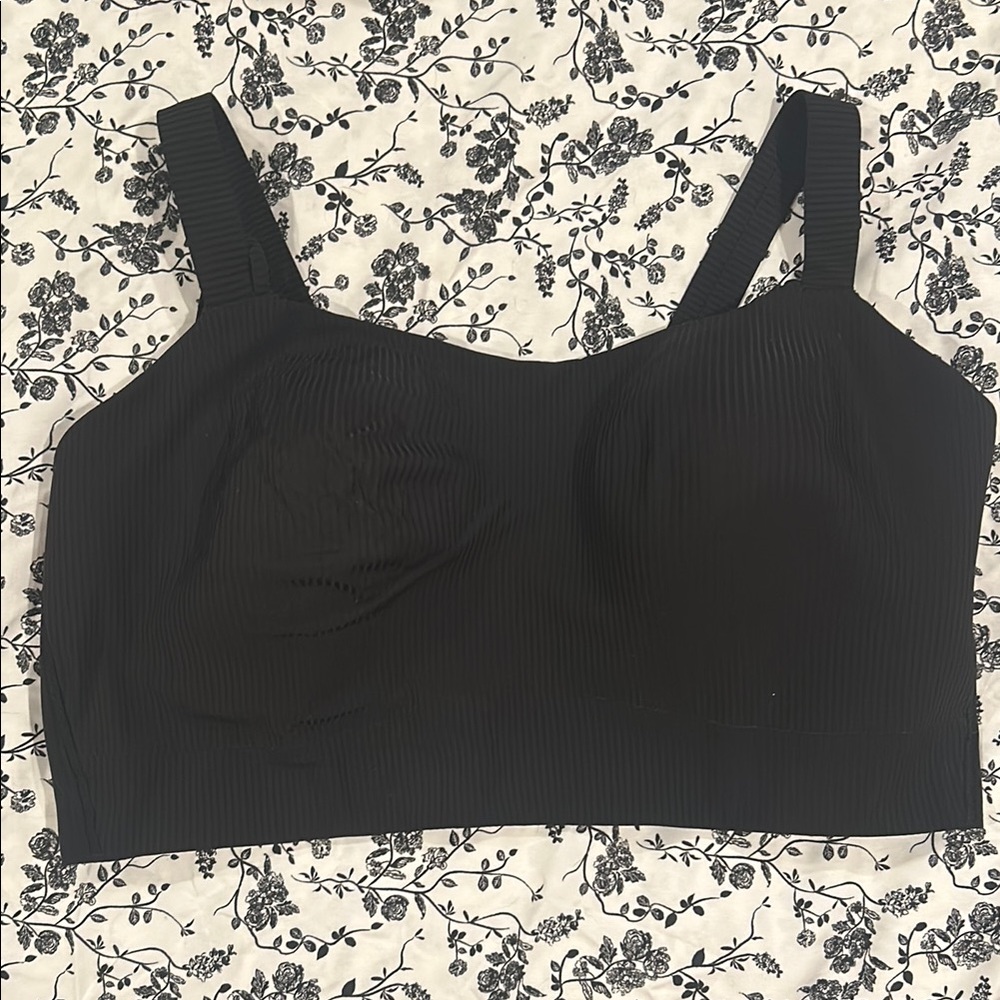 Lululemon sports bra (light to medium support)